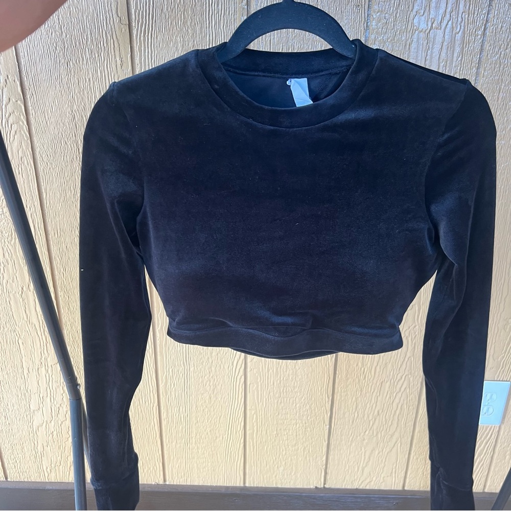 Vigoss Midnight Velvet Long Sleeve Crop Top